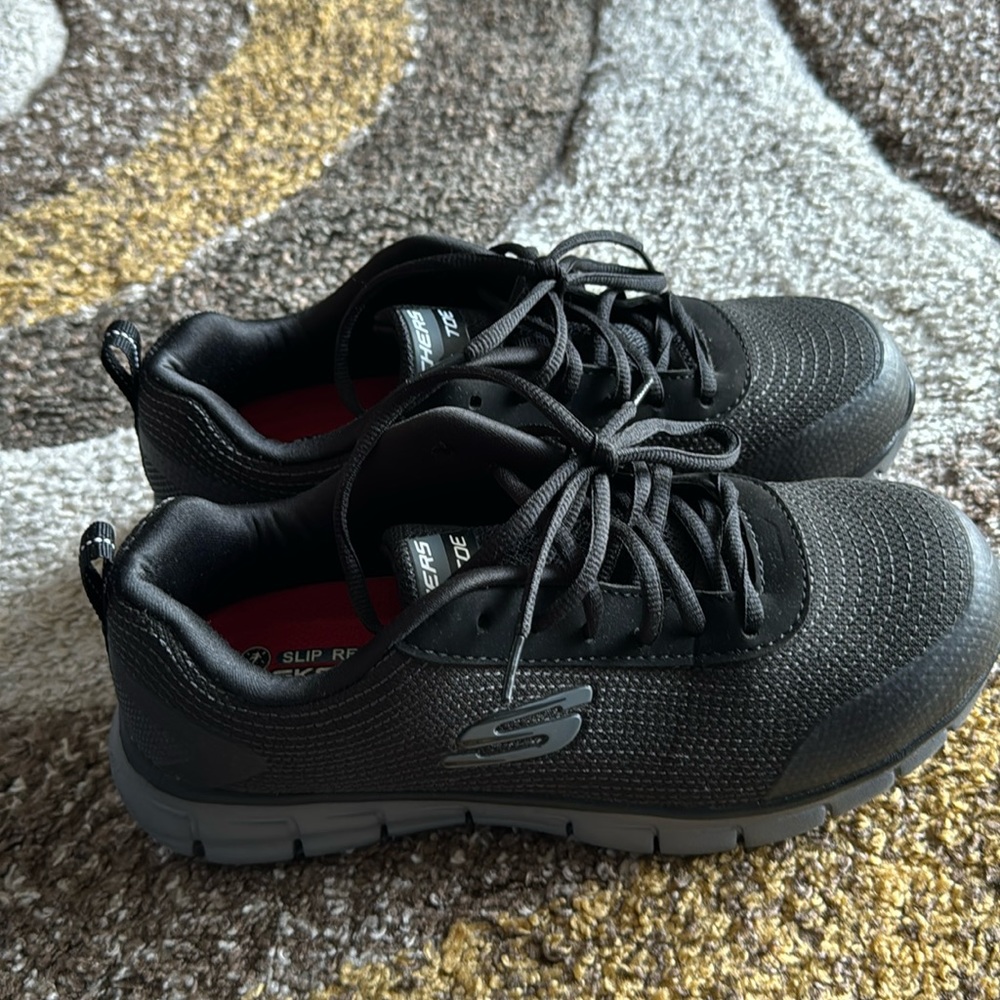 Sketchers Alloy Toe/ Slip Resistant/Air Cooled Me… - image 1